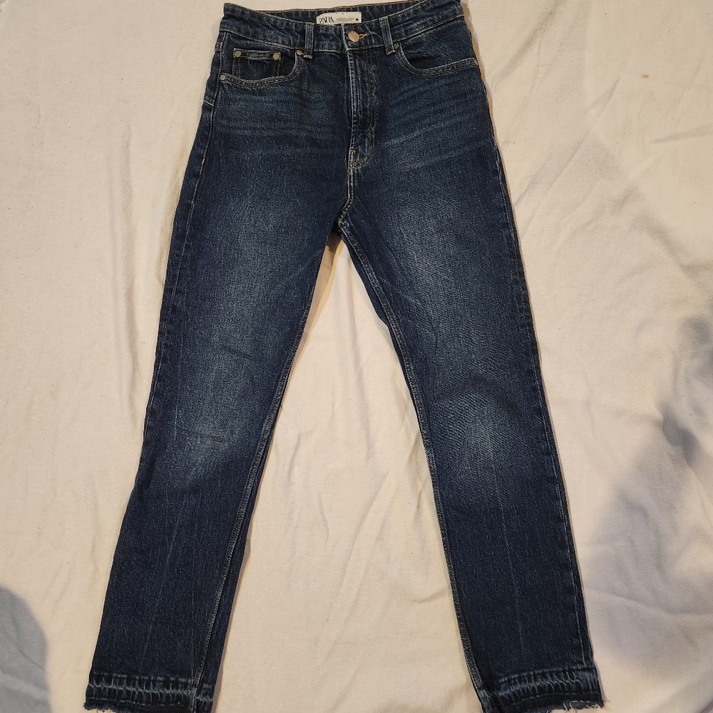 Zara Dark Wash Straight Leg Jeans Raw Hem – Size 4